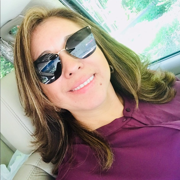 Meet your Posher, Yanet - Picture 2 of 2